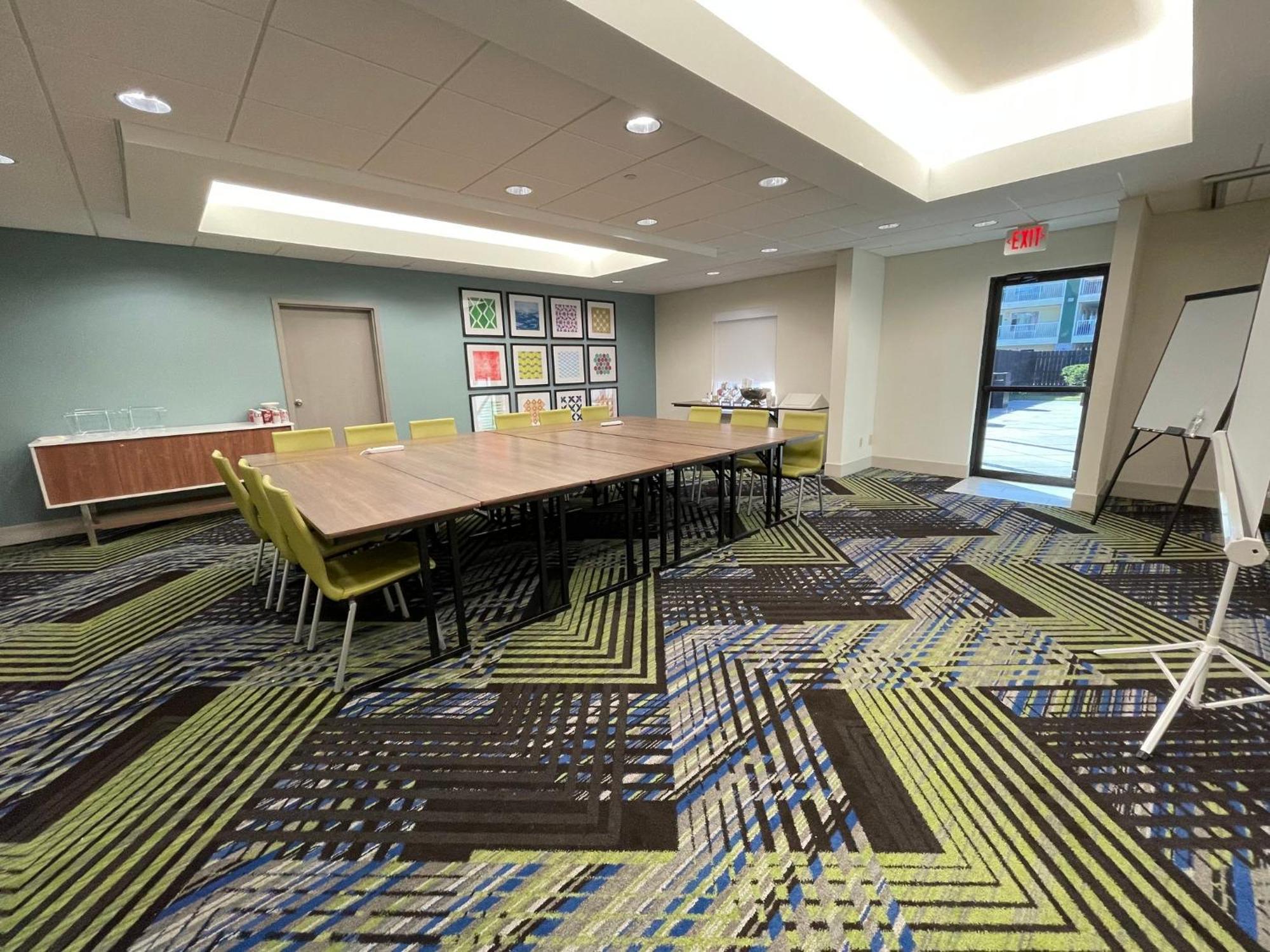 Holiday Inn Express & Suites Sulphur - Lake Charles By Ihg Exterior foto