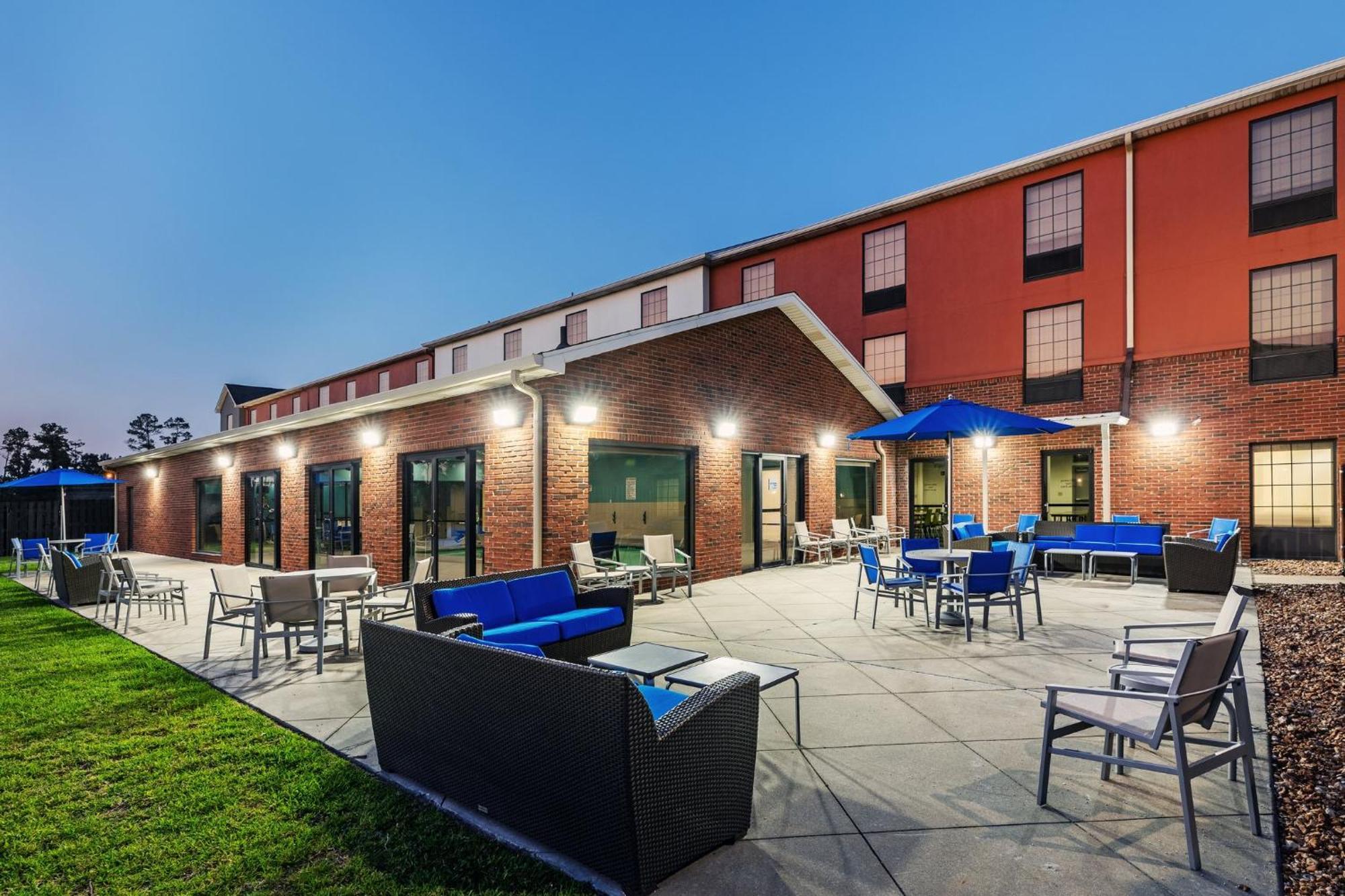 Holiday Inn Express & Suites Sulphur - Lake Charles By Ihg Exterior foto